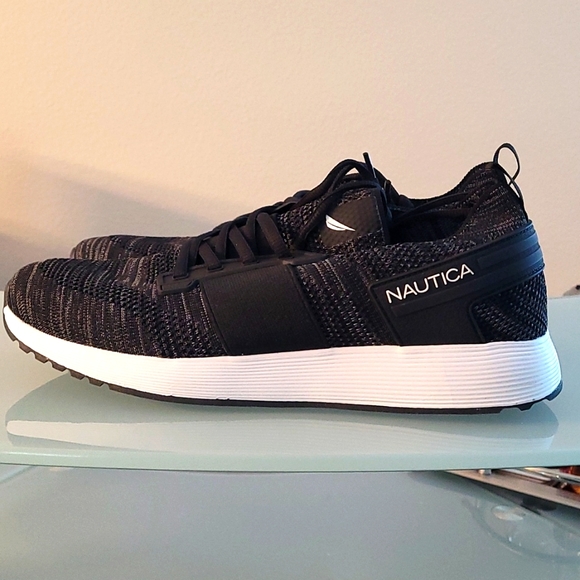 Nautica Soren 2, Men's athletic shoes, size 9.5M, color black like new w/ box. - Picture 2 of 6